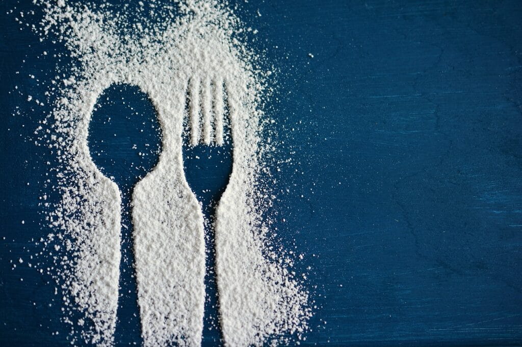Stopper vos addictions dans nos cabinets physique GROUPE MC77 Une assiette équilibrée illustrant un régime hypocalorique sain avec des légumes, des protéines maigres et des grains entiers pour une perte de poids durable et un mode de vie sain.