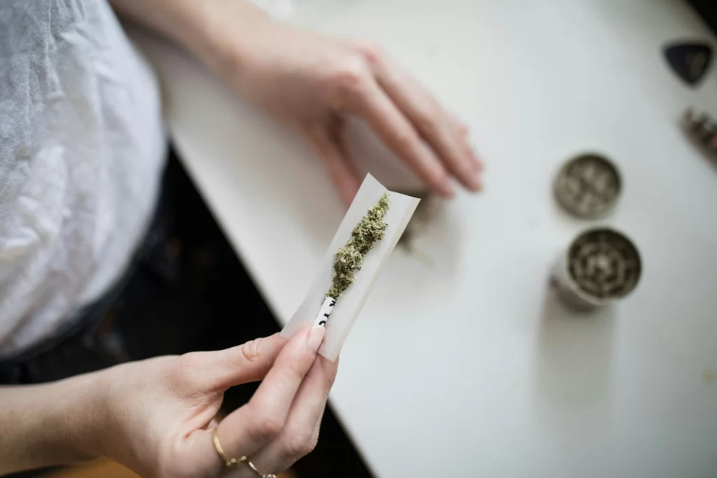 Stopper vos addictions dans nos cabinets physique GROUPE MC77 Sevrage du cannabis par laser, une méthode rapide, non invasive et efficace pour réduire les symptômes de dépendance.
